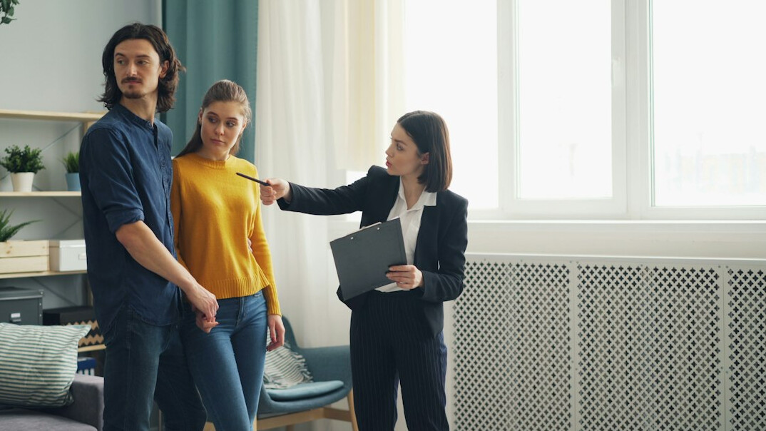 homeowner discussing insurance